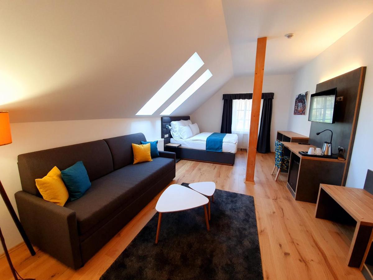 Hotel Kortus Jetrichovice  ภายนอก รูปภาพ