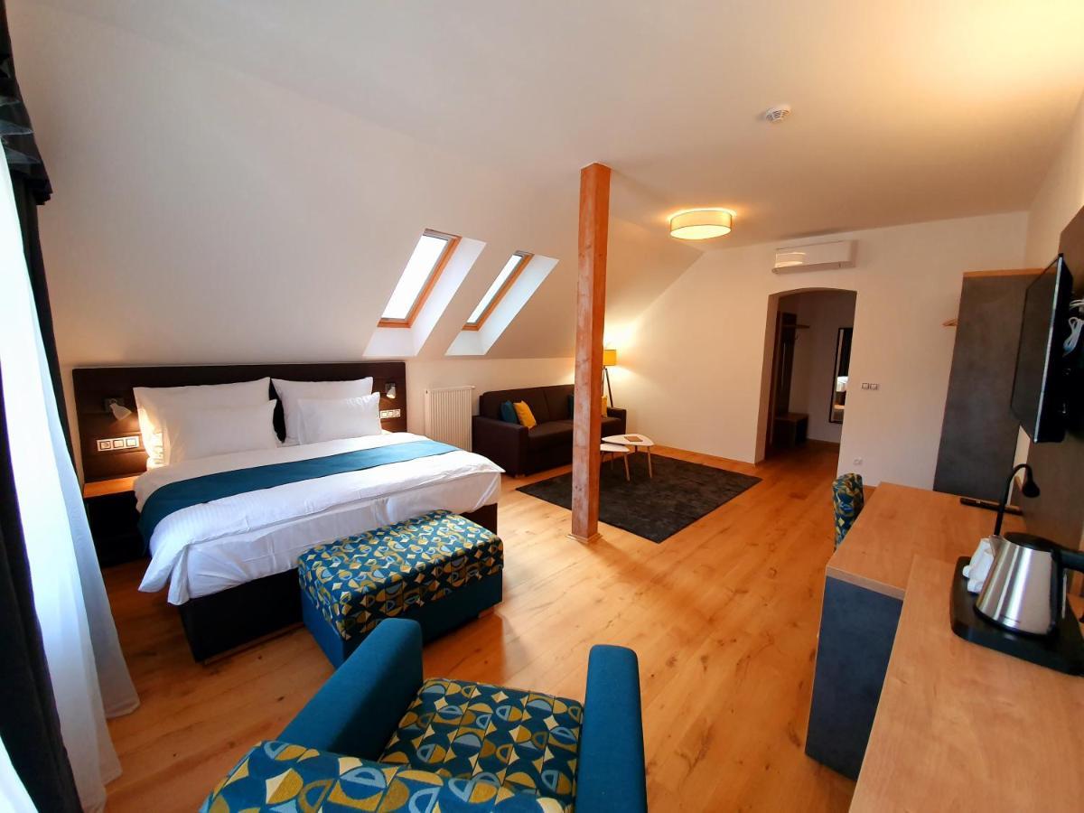 Hotel Kortus Jetrichovice  ภายนอก รูปภาพ