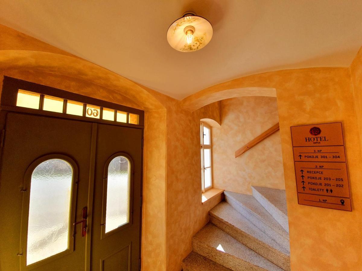 Hotel Kortus Jetrichovice  ภายนอก รูปภาพ